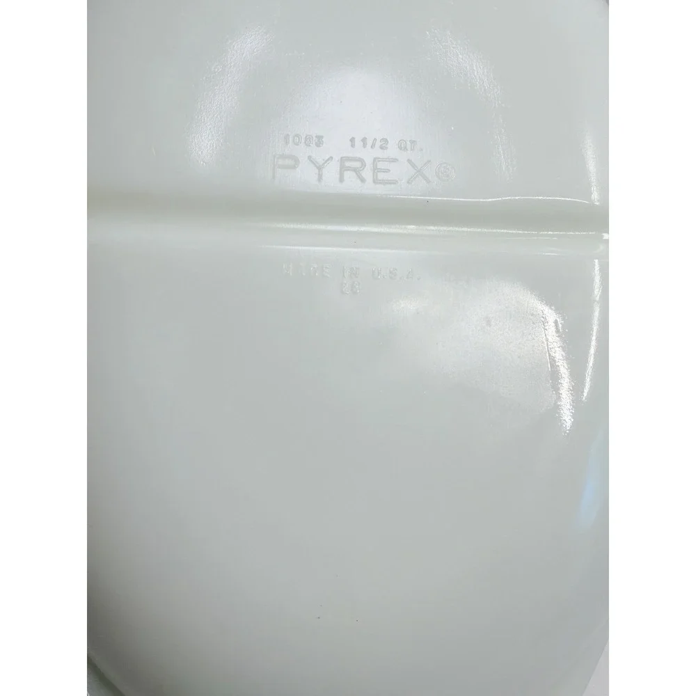 Pyrex Serving Dish Milk Glass 1-1/2 Quart Divided 1083 White Vintage